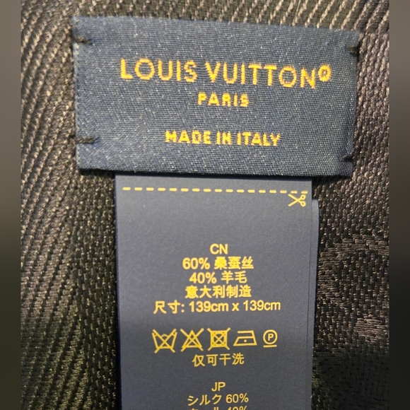 (SOLD) Louis Vuitton Monogram Shawl - Picture 13 of 15